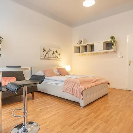 Peaceful Getaway 2Br Apartment With Shared Spaces Vienna Exterior photo